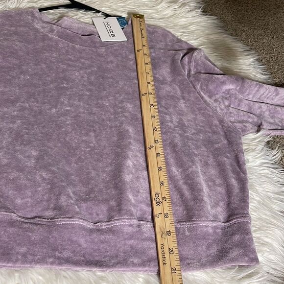 Noize Sweatshirt womens Size large Velvet Cropped velour crew neck pullover New - Picture 8 of 11